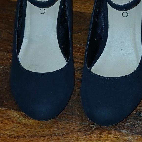 me too Shoes - Me Too Black Wedge Shoes